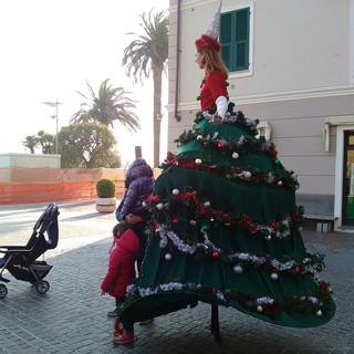 A Ceriale trionfano gli artisti di strada (FOTO)