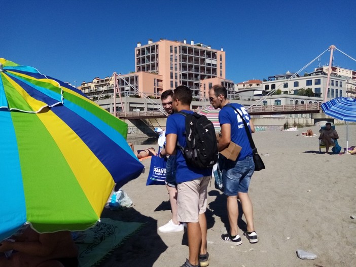 Savona, la Lega nelle spiagge del Prolungamento: campagna di ascolto "tra la gente" in vista delle elezioni