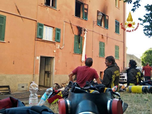 Appartamento in fiamme a Savona, donna salvata in extremis Appartamento in fiamme a Savona, donna salvata in extremis