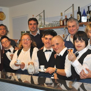 Albenga: pausa - caffè al bar autogestito dagli studenti diversamente abili dell’Alberghiero di Alassio Albenga: pausa - caffè al bar autogestito dagli studenti diversamente abili dell’Alberghiero di Alassio