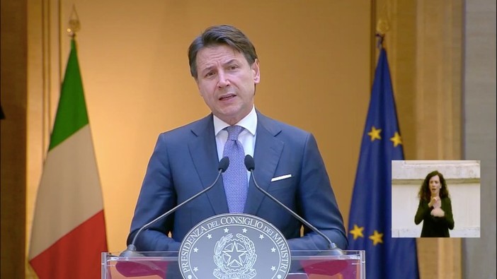 Coronavirus, parla Conte: "Misure funzionano, ci meritiamo il sorriso, ma abbandonarle sarebbe leggerezza" (VIDEO) Coronavirus, parla Conte: "Misure funzionano, ci meritiamo il sorriso, ma abbandonarle sarebbe leggerezza" (VIDEO)