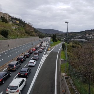 Autostrade: traffico intenso e lavori in corso: rallentamenti su A7 e A10