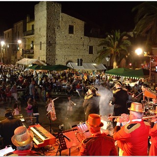 Successo alla Festa di Mezza Estate di Cisano sul Neva per i Belli Fulminati nel Bosco