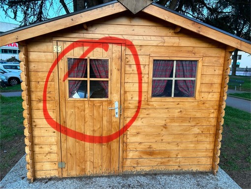 Carcare, spaccata notturna alla casetta di Babbo Natale. Mirri: "Visioneremo le telecamere della zona"