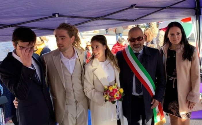 Simona e Christophe finalmente sposi: Italia, Francia e States si incontrano a Borghetto (FOTO)