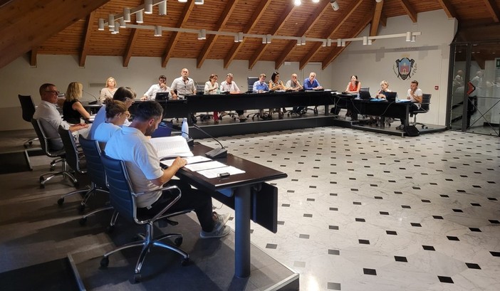 Loano, Paola Arecco fa il suo ingresso in consiglio comunale. Monica Caccia eletta presidente Loano, Paola Arecco fa il suo ingresso in consiglio comunale. Monica Caccia eletta presidente