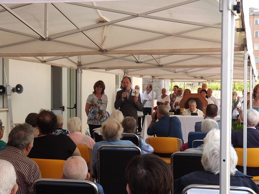 Andora, il sindaco De Michelis alla festa organizzata dai ricoverati della Struttura Protetta Val Merula