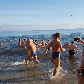 Borghetto, in 180 per la 26^ edizione del cimento invernale: tra i partecipanti anche il sindaco Canepa (FOTO e VIDEO)