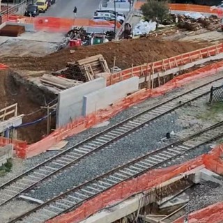 Vado Ligure, il cantiere del sottopasso ferroviario di via Sabazia al centro delle proteste: "Da un anno e mezzo viviamo tra disagi e disservizi"