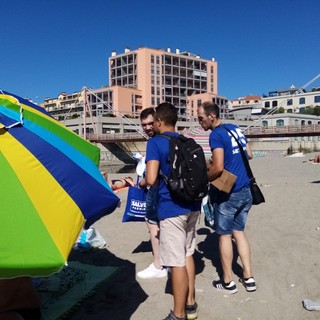 Savona, la Lega nelle spiagge del Prolungamento: campagna di ascolto "tra la gente" in vista delle elezioni
