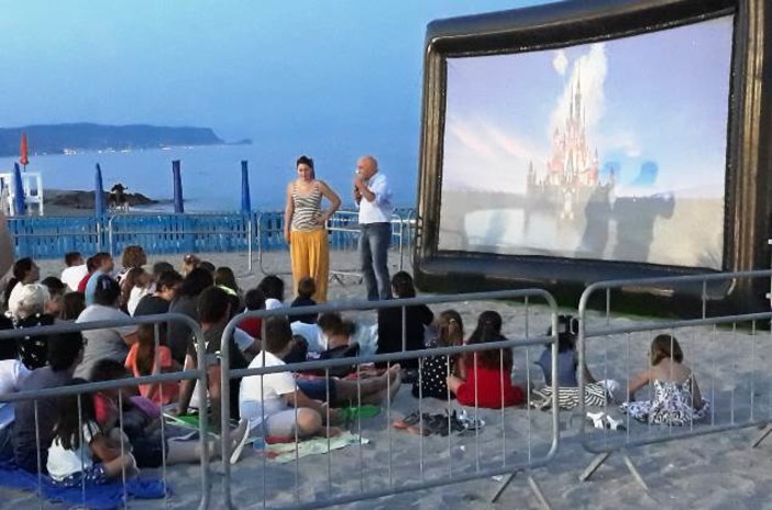 Ceriale: torna il cinema estivo all'aperto sulla spiaggia