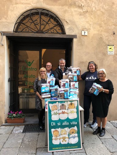 Albenga, 150 pacchi di pannolini consegnati dal Quartiere San Giovanni al Centro Aiuto Vita ingauno Albenga, 150 pacchi di pannolini consegnati dal Quartiere San Giovanni al Centro Aiuto Vita ingauno