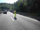 Due TIR in avaria sulla A10: uno a fuoco, l'altro con una gomma esplosa per km Due TIR in avaria sulla A10: uno a fuoco, l'altro con una gomma esplosa per km