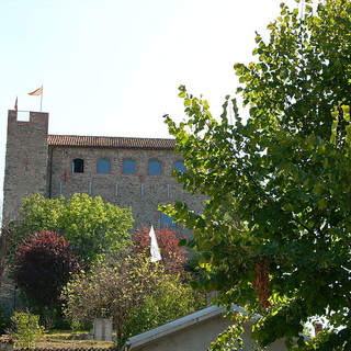 Un quadro, una ceramica, una fotografia per i primi 10 anni dell’Associazione “R. Aiolfi”
