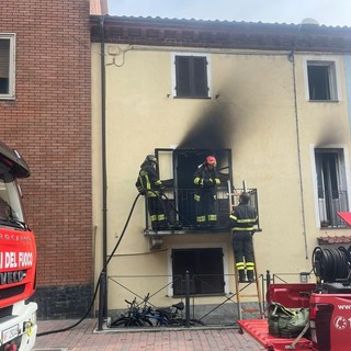 Cengio, incendio in un appartamento di via Val Bormida: Vigili del Fuoco in azione