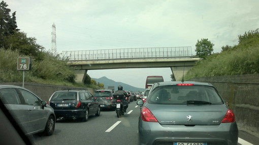 Rallentamenti sull'Autostrada dei Fiori fra Albenga e Finale: circa 14 i chilometri di coda