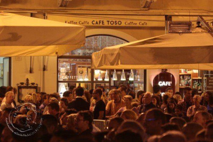 Buon compleanno, CafèToso! Lo storico bar in centro a Pietra Ligure festeggia quindici anni Buon compleanno, CafèToso! Lo storico bar in centro a Pietra Ligure festeggia quindici anni