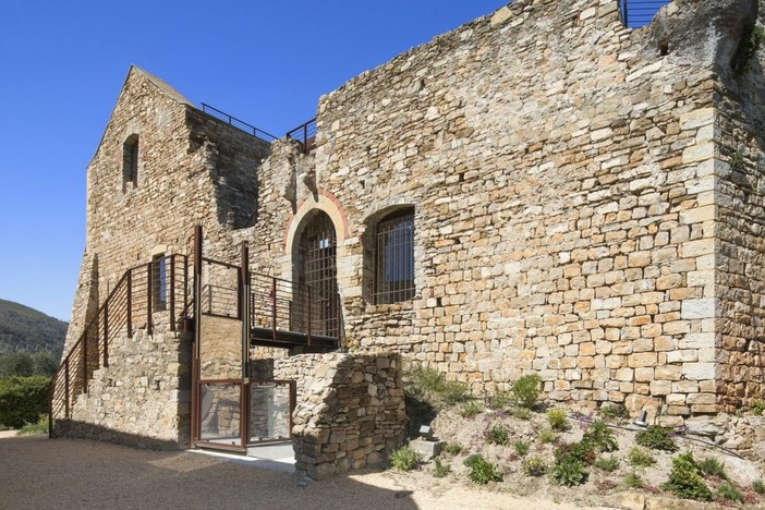 Andora, al Castello dei Clavesana arriva “Figure di donna”: in mostra i tesori della Fondazione Cavallini Sgarbi Andora, al Castello dei Clavesana arriva “Figure di donna”: in mostra i tesori della Fondazione Cavallini Sgarbi