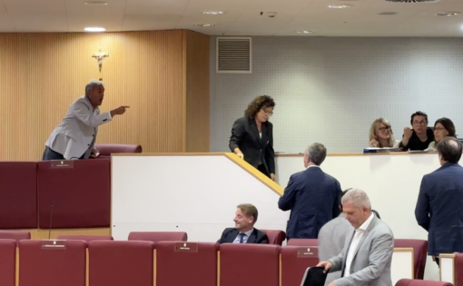 Salta la discussione sul rigassificatore, rissa sfiorata in consiglio regionale: “Mai visto questo livello di indecenza politica” (VIDEO)