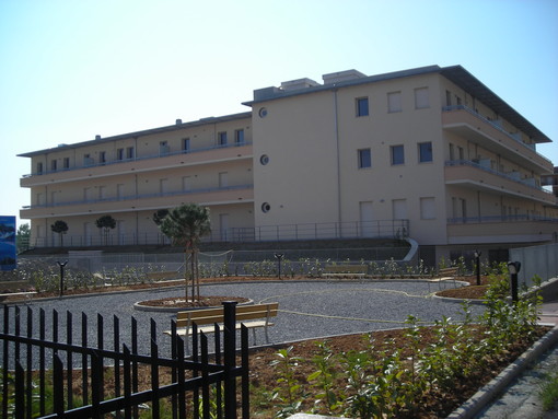 Andora: Burlando e Rambaudi inaugurano la nuova casa di riposo. Su 65 posti, quelli vincolati ai "casi sociali" sono 8