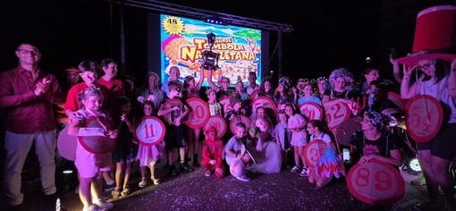Grande successo per l’ottava edizione del Carnevale Estivo Andorese: la grande Tombola dei Cugini dell’orto trionfa nella “Notte dei Games” Grande successo per l’ottava edizione del Carnevale Estivo Andorese: la grande Tombola dei Cugini dell’orto trionfa nella “Notte dei Games”