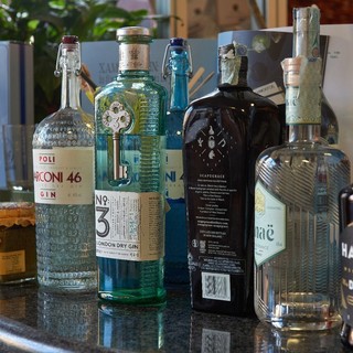 Albenga, “L’Italia del Gin”: al Bar Matteotti degustazione delle produzioni artigianali di ogni regione