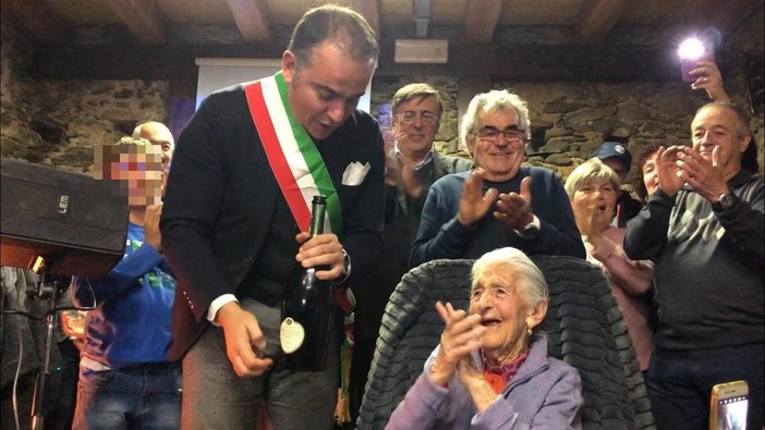 Calizzano, 'nonna' Celestina Olivero spegne 100 candeline
