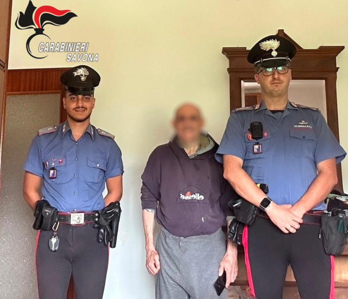 "Sono solo e non ho nulla da mangiare": i Carabinieri vanno a casa sua e gli fanno la spesa