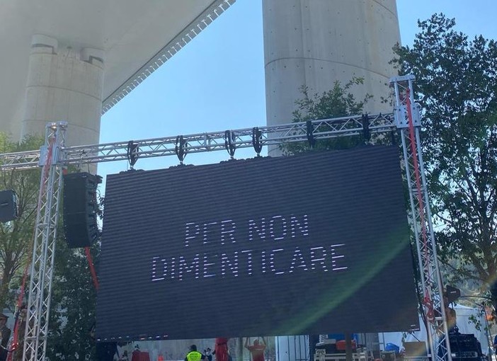 Cerimonia di commemorazione delle vittime del Ponte Morandi, Vazio: "Silenzio e preghiera. Ma subito dopo si faccia chiarezza e giustizia" Cerimonia di commemorazione delle vittime del Ponte Morandi, Vazio: "Silenzio e preghiera. Ma subito dopo si faccia chiarezza e giustizia"