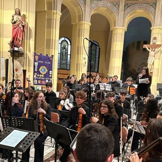 Lions Club di Albenga: stanziati 5mila euro per rendere più serene le feste di Natale Lions Club di Albenga: stanziati 5mila euro per rendere più serene le feste di Natale