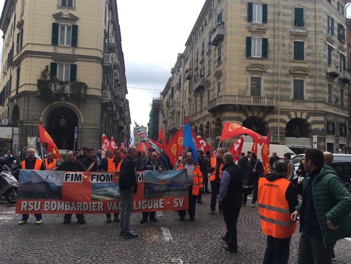 Bombardier, stabilimento di Vado a rischio: corteo per le vie di Savona (FOTO e VIDEO) Bombardier, stabilimento di Vado a rischio: corteo per le vie di Savona (FOTO e VIDEO)
