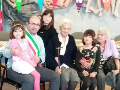 Centenarie a Borgio Verezzi: festa della sig.ra Delia Bertorello Centenarie a Borgio Verezzi: festa della sig.ra Delia Bertorello
