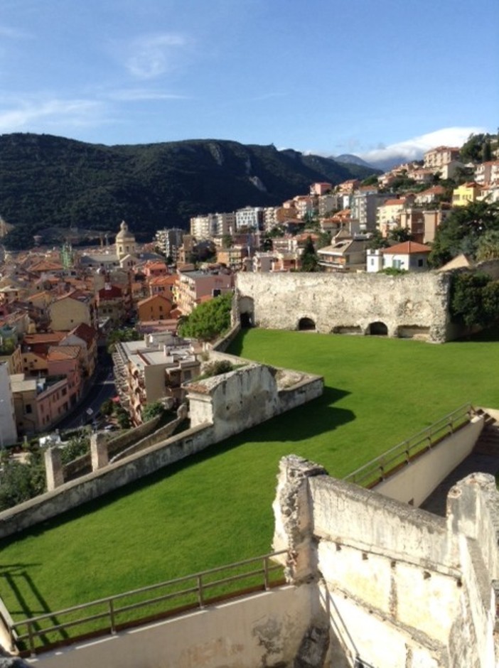 Finale Ligure, alla fortezza di Castelfranco in scena "L'avaro" di Moliére