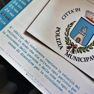 "Sulla Strada Giusta", il calendario 2022 della polizia municipale di Alassio