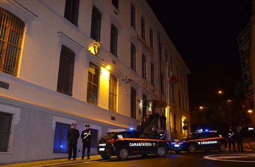 Anche l'Arma dei Carabinieri contro la violenza sulle donne: a Savona caserma illuminata di arancione Anche l'Arma dei Carabinieri contro la violenza sulle donne: a Savona caserma illuminata di arancione