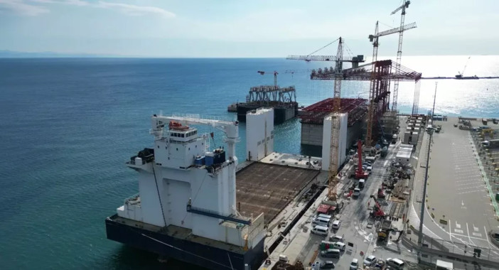 Cassoni per la diga di Genova a Vado, a rischio 127 posti di lavoro: fissato l'incontro con il presidente Bucci Cassoni per la diga di Genova a Vado, a rischio 127 posti di lavoro: fissato l'incontro con il presidente Bucci
