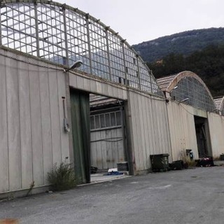 Nella foto: il vecchio capannone di Finale Ambiente