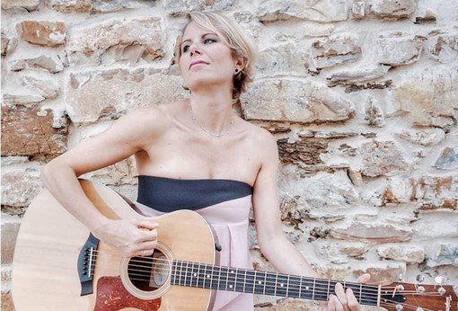 La cantautrice ligure Chiara Ragnini ospite oggi su Radio Onda Ligure