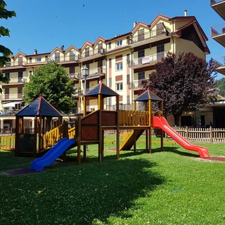 Calizzano, dopo il restyling riapre ai bambini il parco giochi di via XXV Aprile (FOTO)