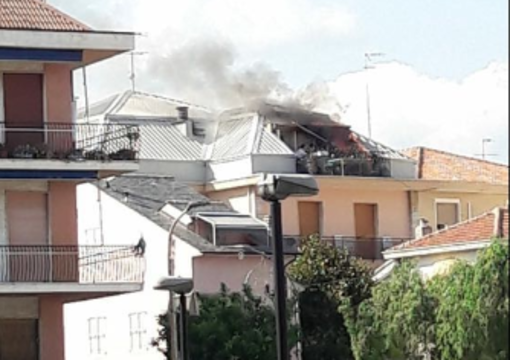 Incendio in un appartamento a Loano: intervento dei vigili del fuoco Incendio in un appartamento a Loano: intervento dei vigili del fuoco