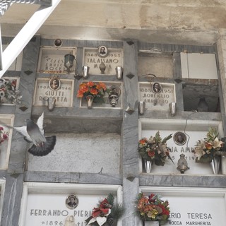 Sempre meno nascite ad Albenga dove invece sorge il problema spazi nei cimiteri