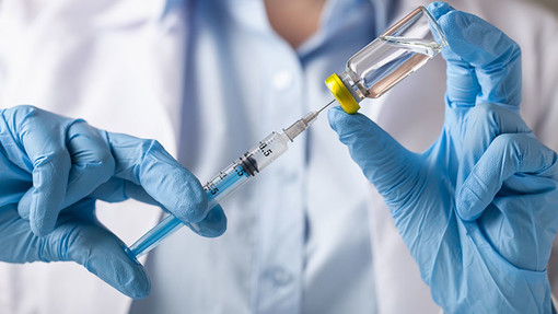 Vaccini anti-Covid: aperte le prenotazioni tramite call center e farmacie per i "vulnerabili" con meno di 60 anni Vaccini anti-Covid: aperte le prenotazioni tramite call center e farmacie per i "vulnerabili" con meno di 60 anni