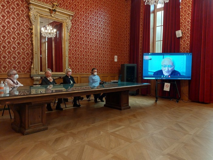 Savona, gli studenti della scuola per adulti incontrano i partigiani Gin e Diego: "La Resistenza aveva restituito l'onore che l'Italia aveva perso" (FOTO) Savona, gli studenti della scuola per adulti incontrano i partigiani Gin e Diego: "La Resistenza aveva restituito l'onore che l'Italia aveva perso" (FOTO)