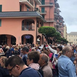 Mauro Demichelis chiude la campagna elettorale di Andora Più: “Grazie per questo abbraccio immenso” Mauro Demichelis chiude la campagna elettorale di Andora Più: “Grazie per questo abbraccio immenso”