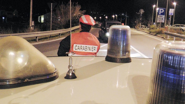 Cerca di sfuggire ai Carabinieri per le strade di Andora: arrestato per spaccio e resistenza Cerca di sfuggire ai Carabinieri per le strade di Andora: arrestato per spaccio e resistenza