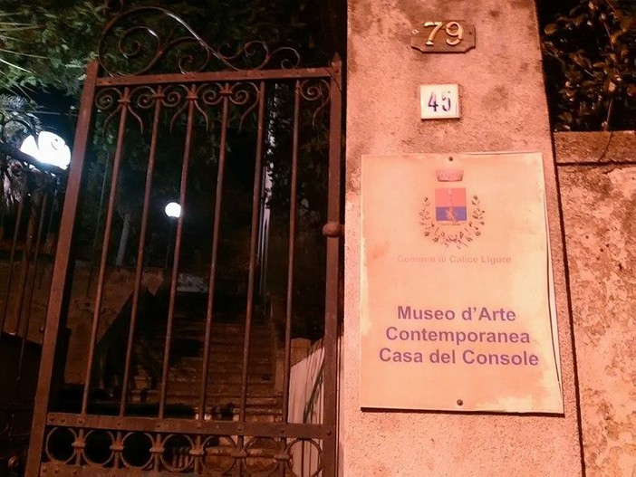 L'arte si "manifesta" a Calice Ligure: una mostra particolare e originale