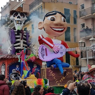 CarnevaLöa 2020, il carro “Coco” Matetti Burdeluzi dei Mazzocchi vince il Palio dei Borghi