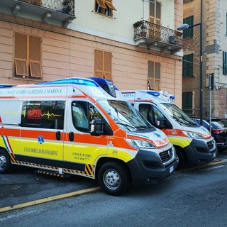 Savona, scontro frontale tra auto in corso Ricci: tanta paura ma un solo ferito non grave