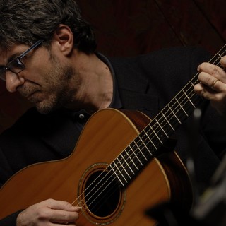 A Borgio Verezzi il recital del cantautore milanese Claudio Sanfilippo.
