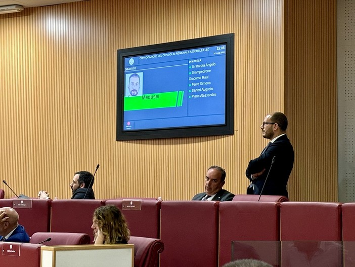 La giunta fa quadrato attorno a Toti, opposizioni sulle barricate: alta tensione in consiglio regionale (video) La giunta fa quadrato attorno a Toti, opposizioni sulle barricate: alta tensione in consiglio regionale (video)